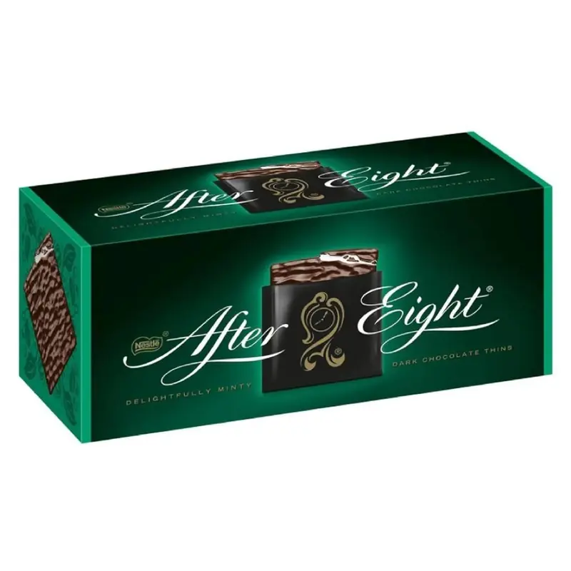 After Eight de Nestlé, la clásica caja de 300g con finas láminas de exquisito chocolate negro que envuelven un cremoso y refrescante relleno de menta, con cacao sostenible.