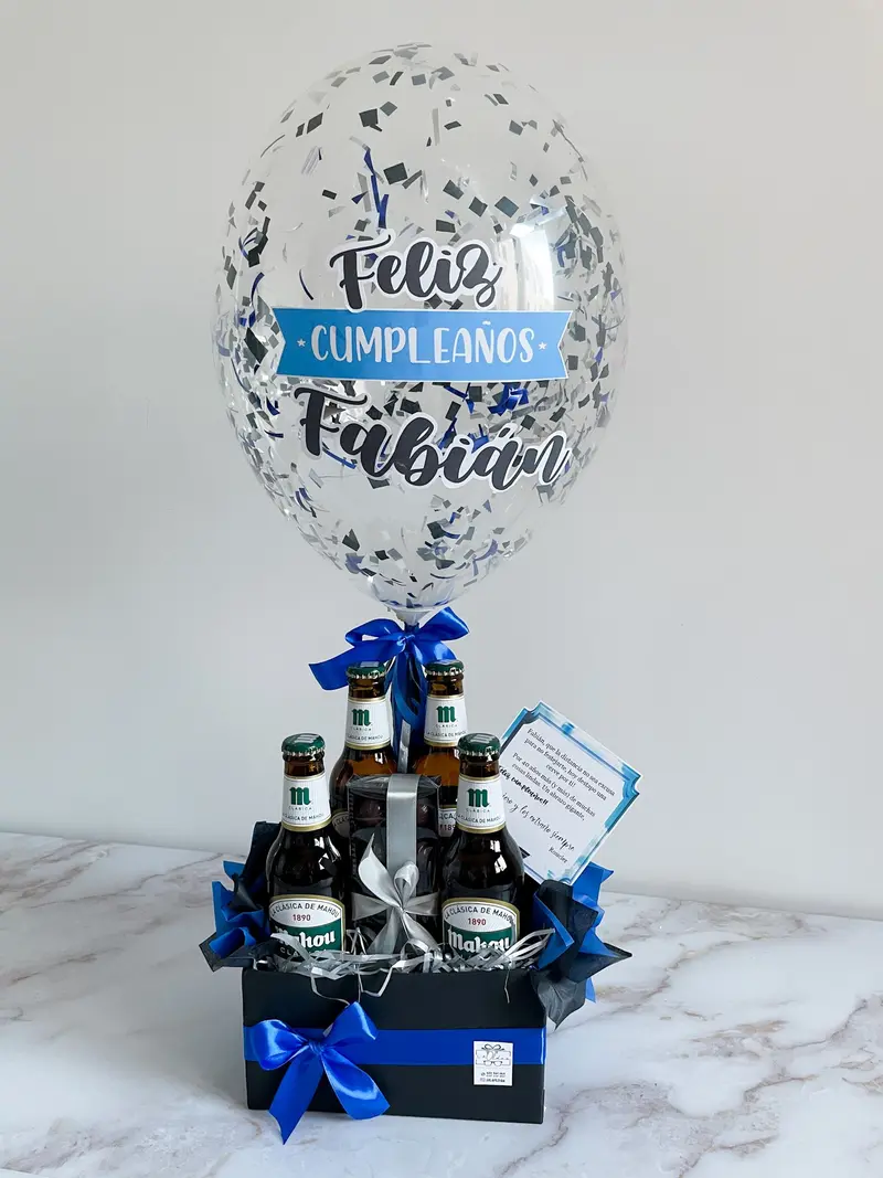 Arreglo Cervezas con Globo personalizado y bombones de licor