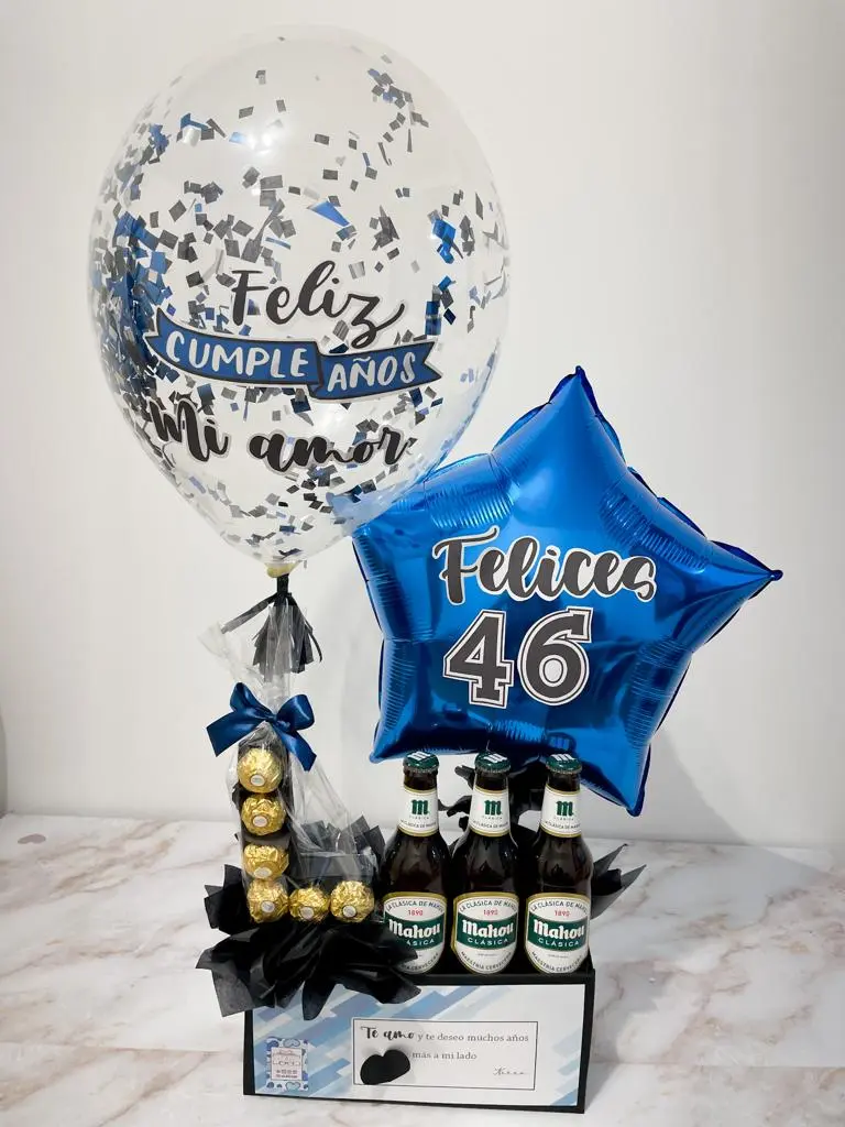 Arreglo Cervezas con Globos y letra decorada con bombones