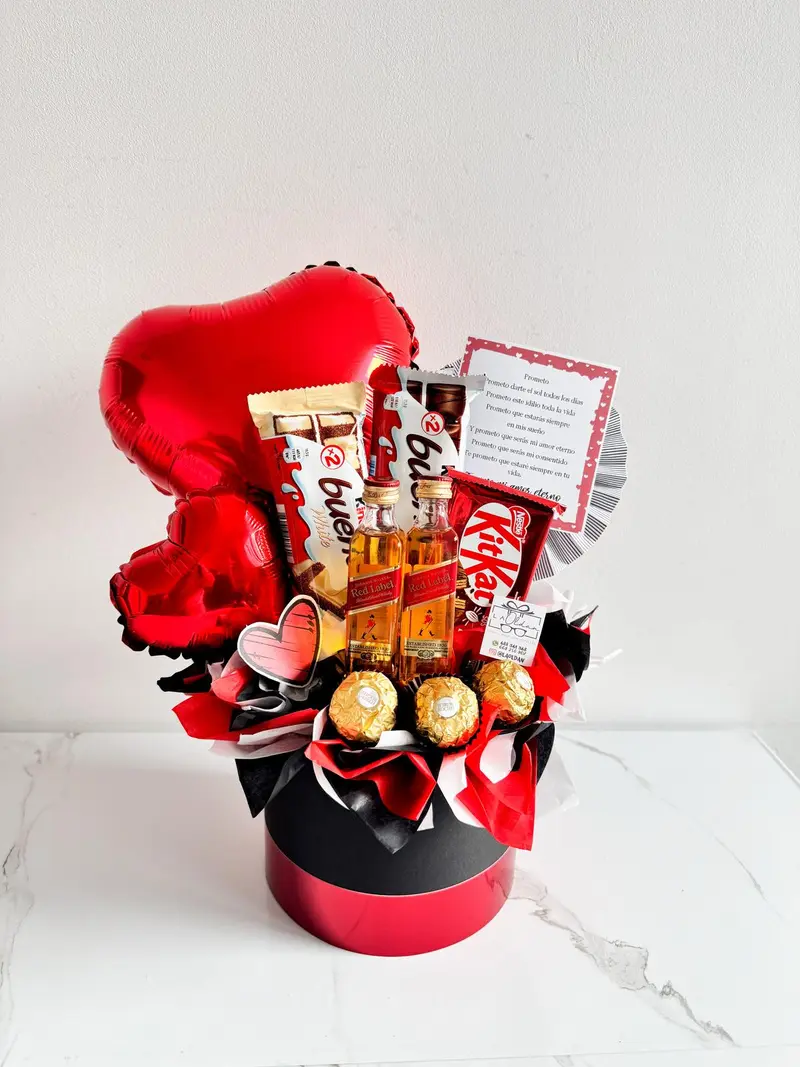 ARREGLO PERSONALIZADO GLOBITOS, CHOCOLATES Y BOTELLITAS