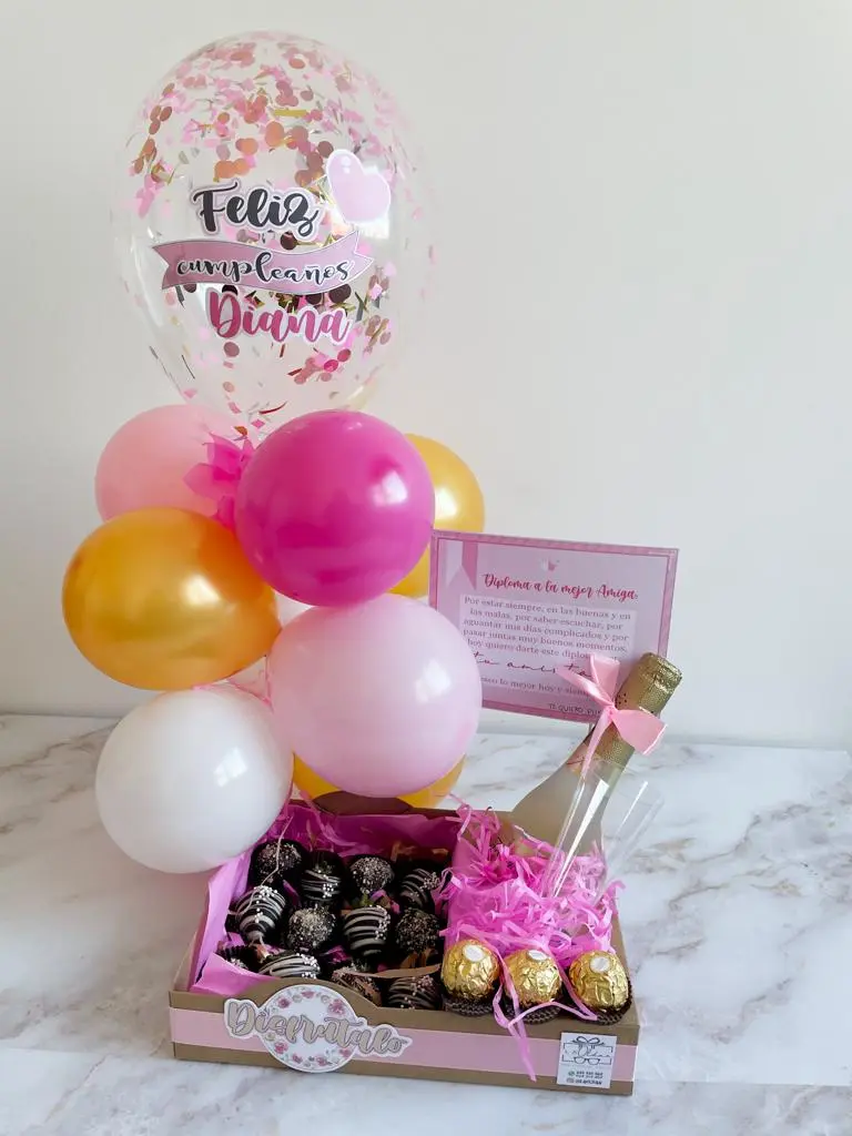 Bandeja de Fresas con chocolate, mini cava y globos