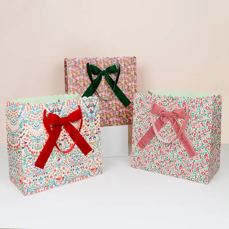 Bolsas de regalo grandes florales con lazos de terciopelo