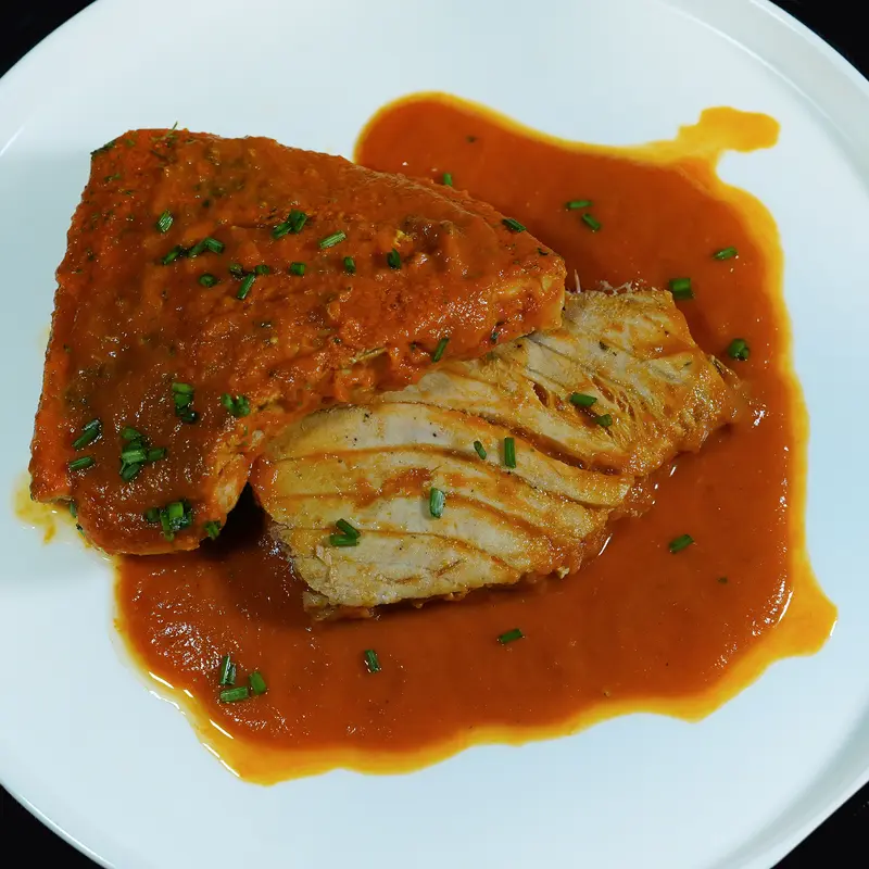 Bonito con tomate