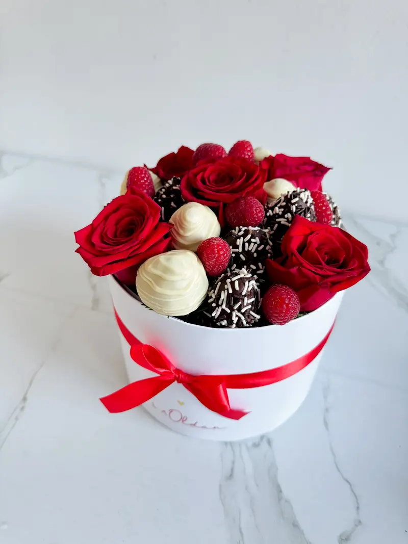 Box de fresas con rosas