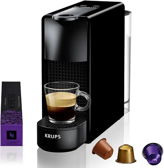 Cafetera de cápsulas Nespresso Krups Essenza Mini XN1108 en color negro. Diseño ultracompacto con 19 bares de presión, 2 programas de café y autoapagado.