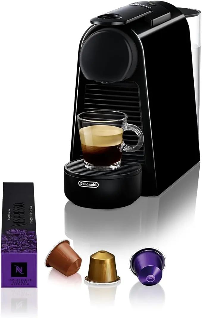 Cafetera Nespresso De'Longhi Essenza Mini EN85.B de cápsulas, con 19 bares de presión, diseño compacto, apagado automático y pack de bienvenida con 14 cápsulas y 20€ de crédito.