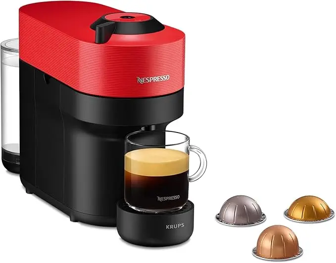 Cafetera Nespresso Vertuo Pop de Krups, color Spicy Red. Una máquina de café de cápsulas con un diseño atrevido, tecnología Centrifusion y fabricada con plástico reciclado.
