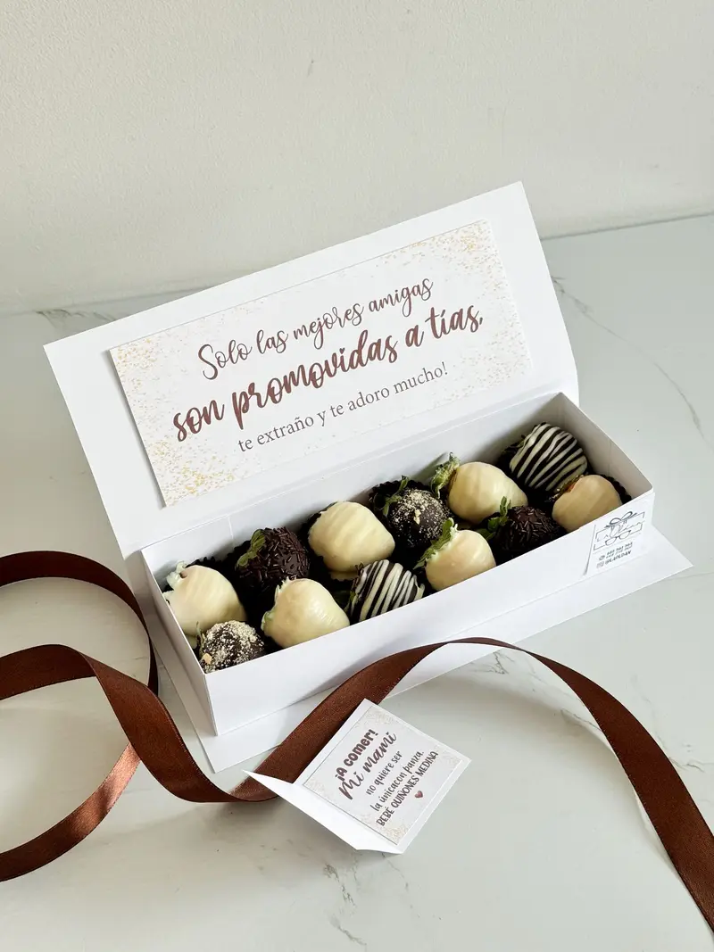 Caja cofre de fresas con chocolate