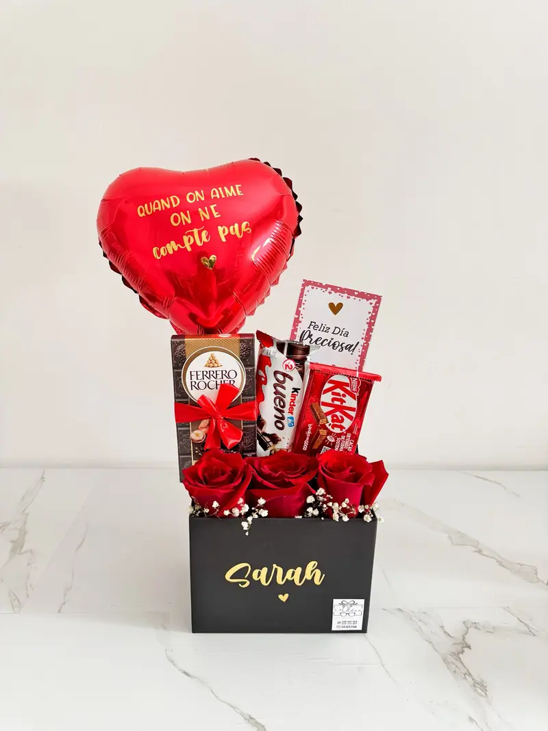 Caja con rosas, chocolates y globito