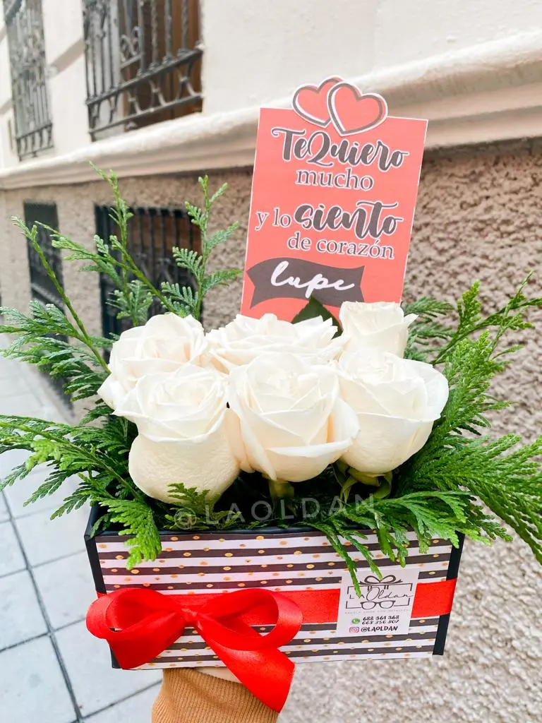 Caja con rosas