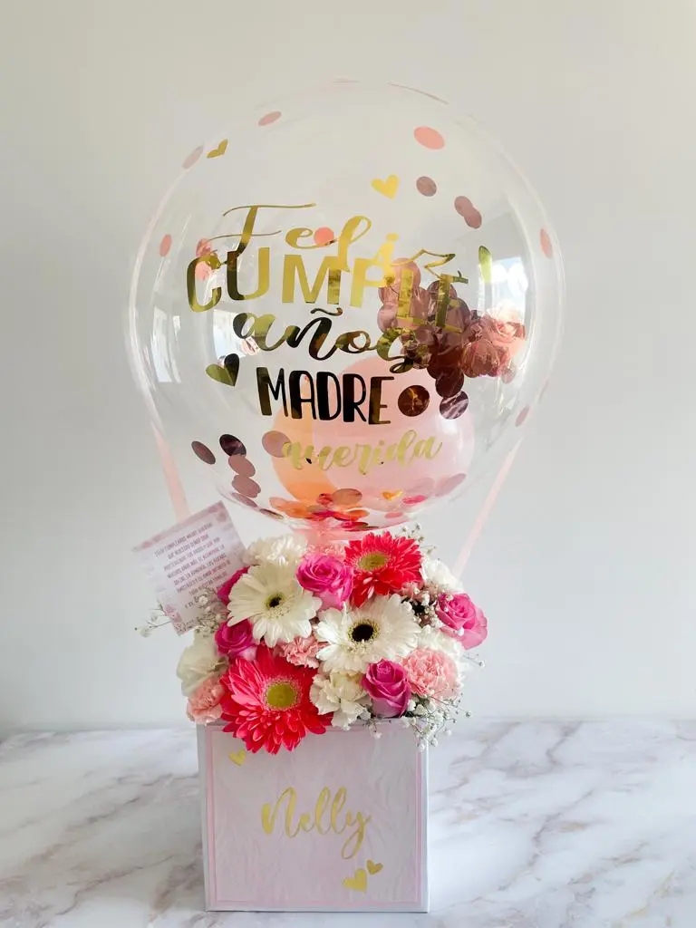 Caja de Flores con Globo burbuja personalizado