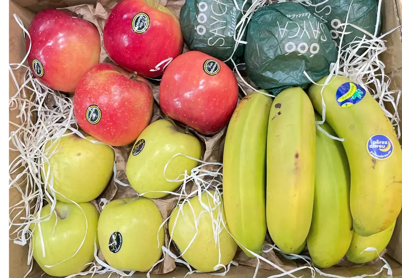 Caja de plátanos de Canarias extra, manzana Golden, manzana Kanzi y melocotón Calandina