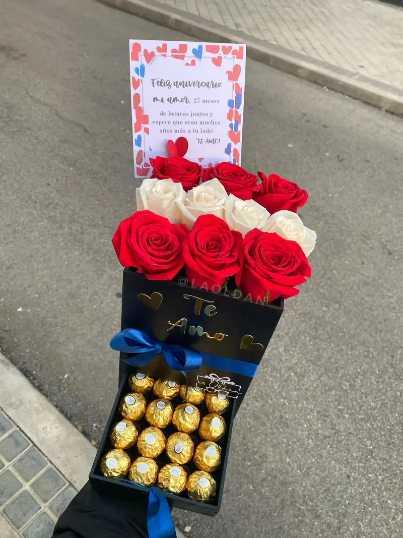 Caja de rosas con bombones