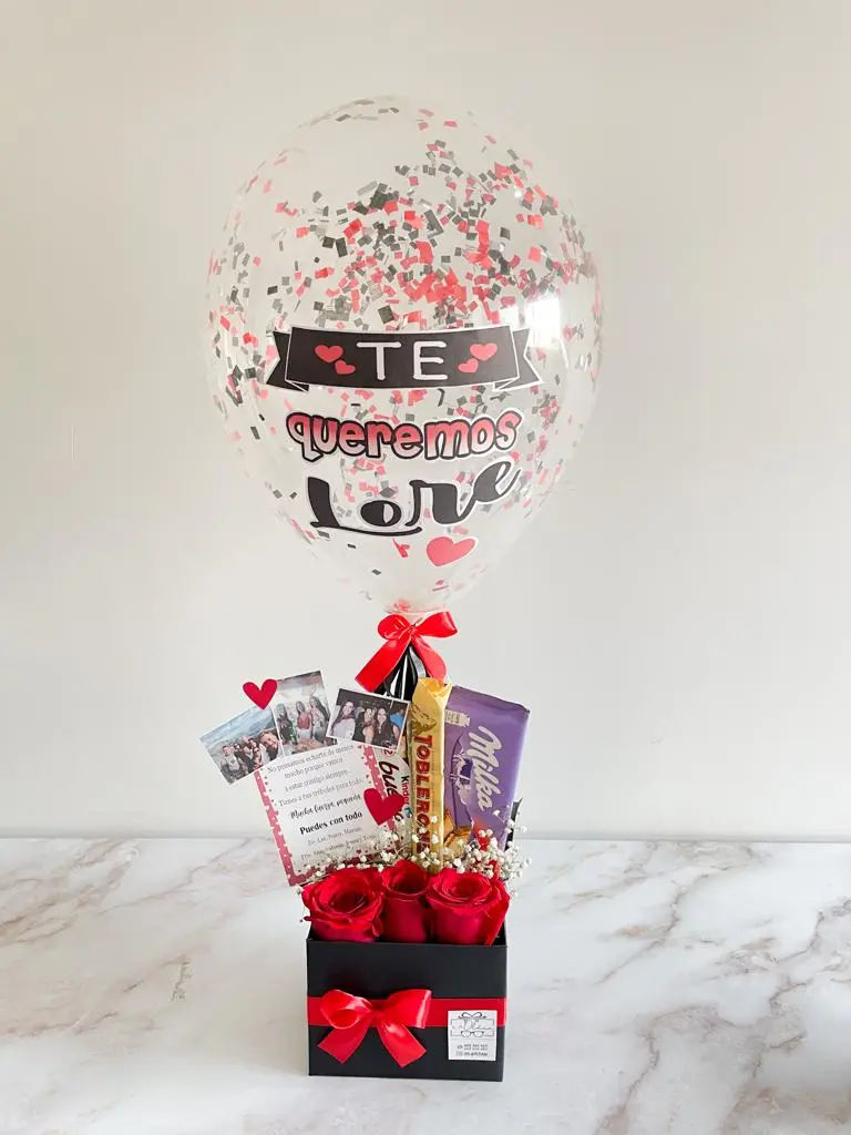 Caja de Rosas con Globo y Chocolates