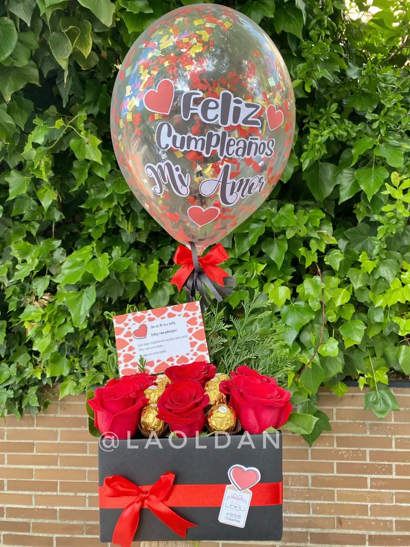Caja de Rosas con globo