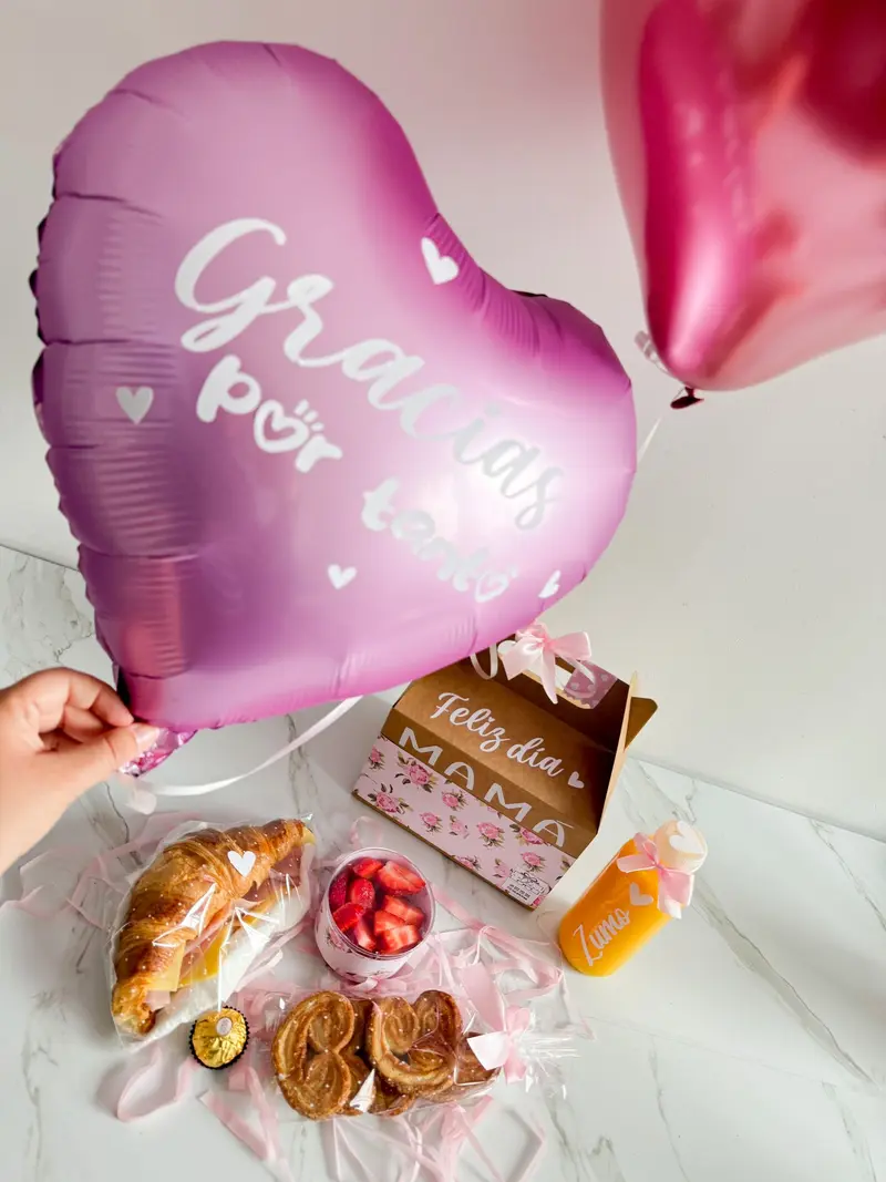 Caja desayuno sorpresa con globos