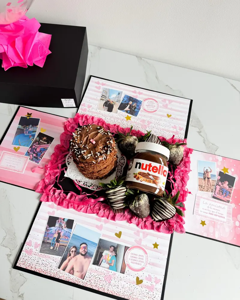 Caja Explosiva con Mini tarta, nutella y fresas con chocolate