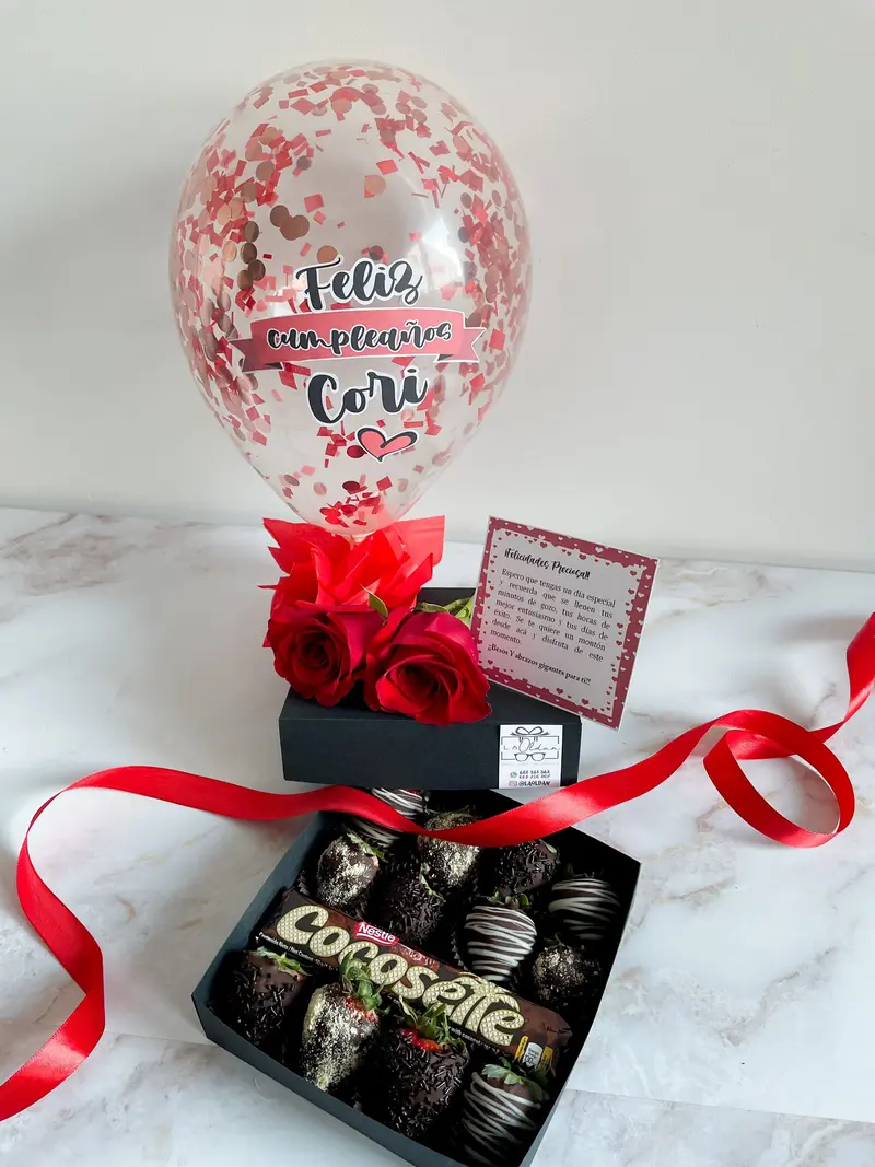 Caja Fresas con Chocolate, Cocosette y Rosas