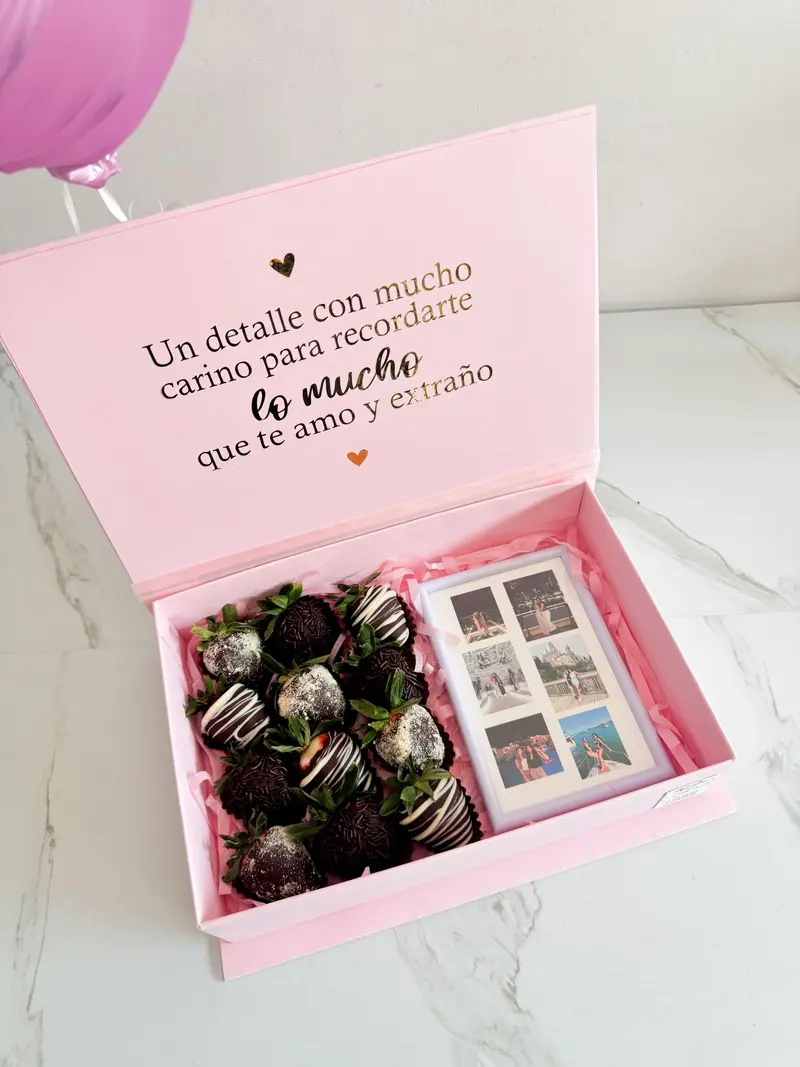 Caja personalizada de fresas con chocolate y marco de fotos + Globo metalizado con helio