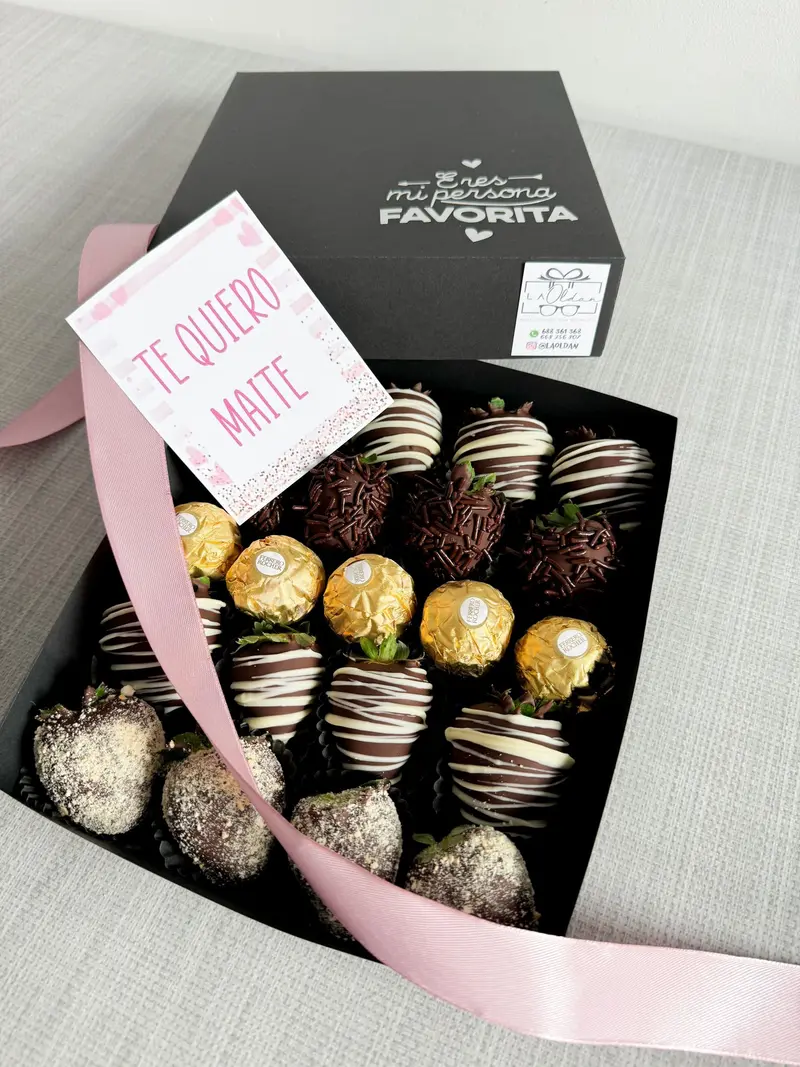 Caja Personalizada Fresas con Chocolate y bombones