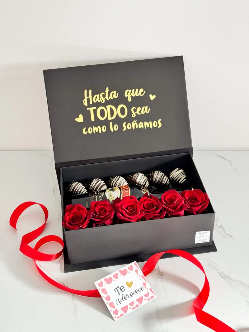 Caja sorpresa fresas con chocolate, botella de baileys y rosas