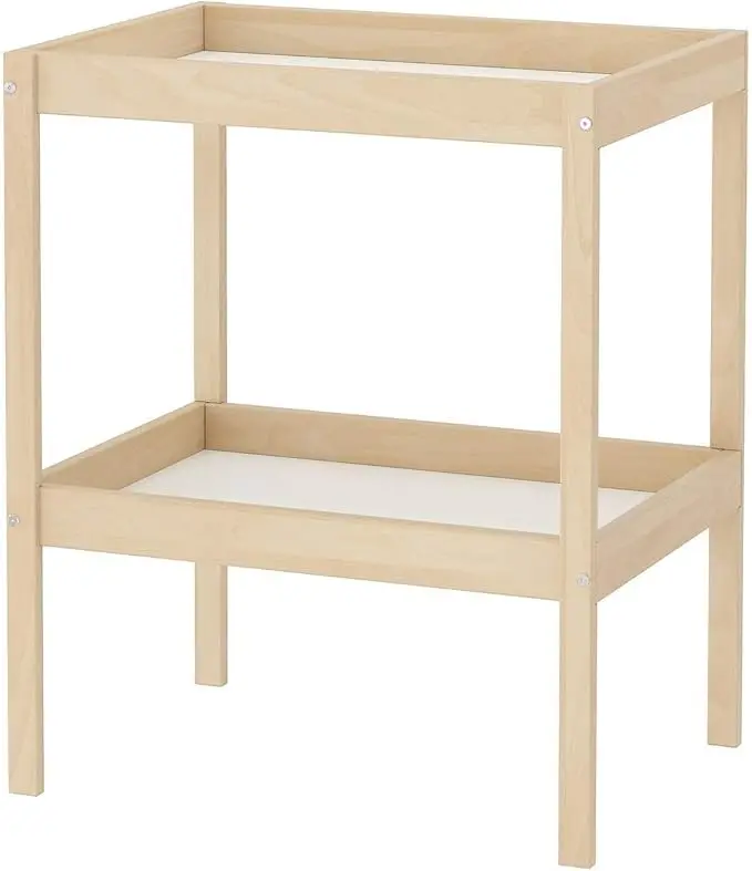 Cambiador de Pañales para Bebé IKEA SNIGLAR. Un mueble cambiador de madera de haya maciza, con una altura cómoda y un práctico estante inferior para tenerlo todo a mano.