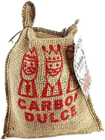 Carbón de Reyes Pifarré, 100 gramos de carbón dulce negro. El clásico regalo para el Roscón de Reyes y el Día de Reyes, presentado en un gracioso saquito tradicional.