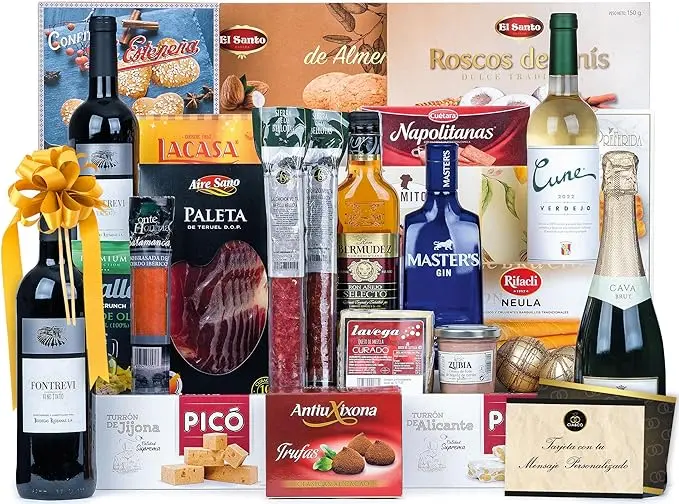 Cesta de Navidad Cia&Co Lote A214, Selección Gourmet. Un regalo tradicional con Cava Codorníu, vino tinto, ibéricos y dulces navideños. Incluye tarjeta personalizada para un detalle perfecto.