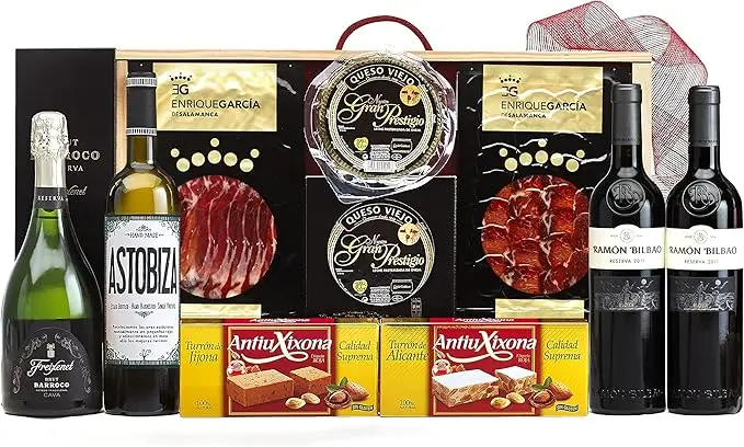 Cesta de Navidad en Caja de Madera Cia&Co Lote 60. Un regalo gourmet con una botella de Sidra El Gaitero, vino, ibéricos, queso y dulces. La selección perfecta para un brindis diferente.