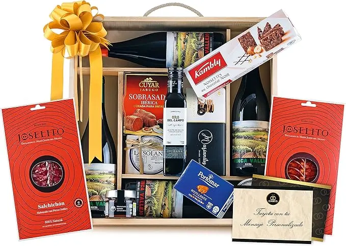 Cesta de Navidad en Caja de Madera Cia&Co Lote A724. Un lote gourmet de lujo con Paleta Ibérica, Whisky, Cava, vinos y una gran selección de dulces, presentado en una caja de madera premium.