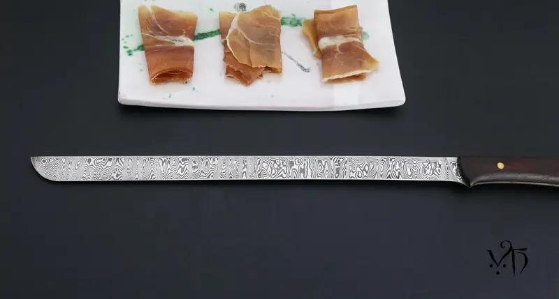 CLÁSICO | Cuchillo jamonero 300 mm – Damasco forjado a mano – 105 capas