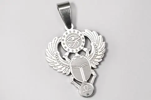 COLGANTE ACERO ESCARABAJO EGIPCIO ALADO CON OJO DE HORUS Y ANKH
