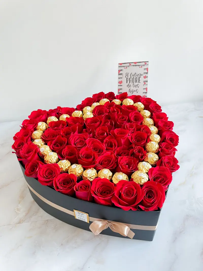 Corazón de rosas con bombones