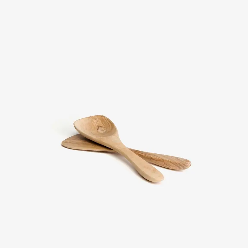 Cubiertos de sevir ensalada madera