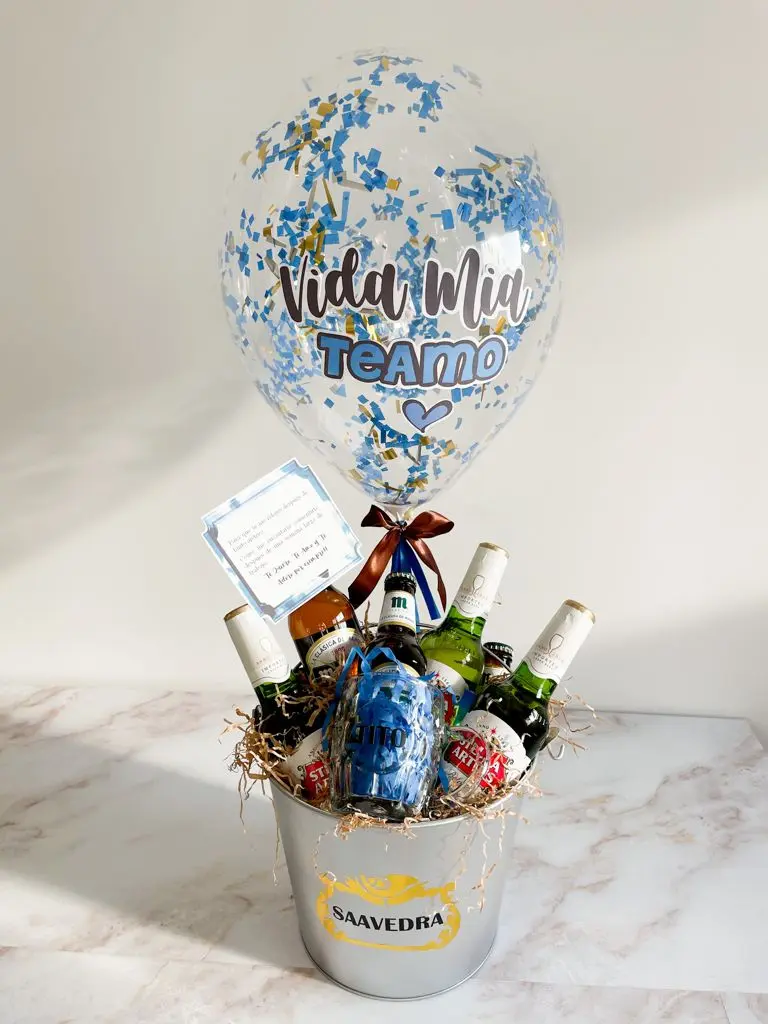 Cubo cubeta de cervezas con globito y jarra personalizada