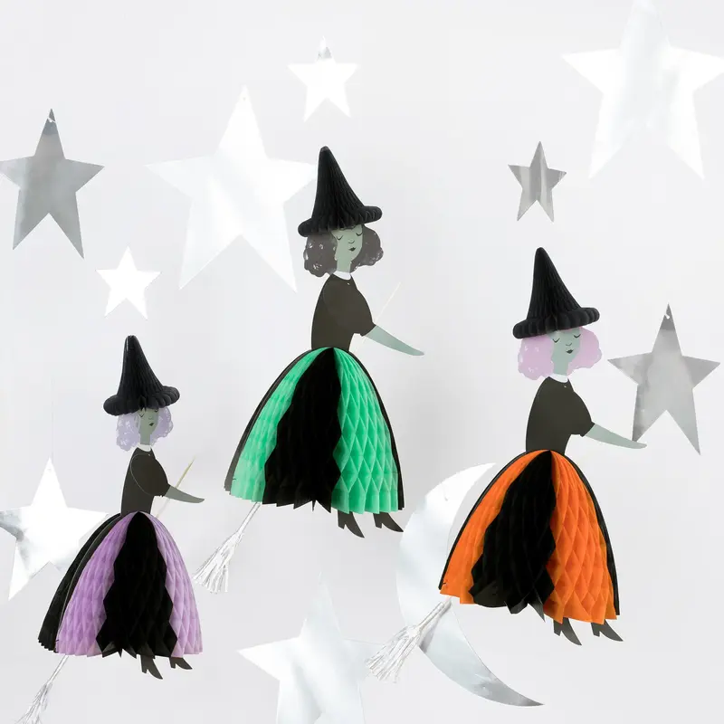 Decoración de brujas y estrellas