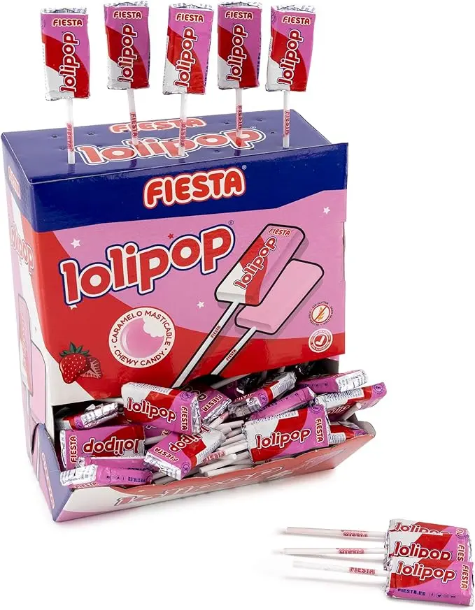 Fiesta Lolipop Caramelo Masticable con Palo Sabor Fresa, Caja Expositora de 100 Unidades. El caramelo extrablando de toda la vida, perfecto para fiestas, piñatas y para los más golosos.