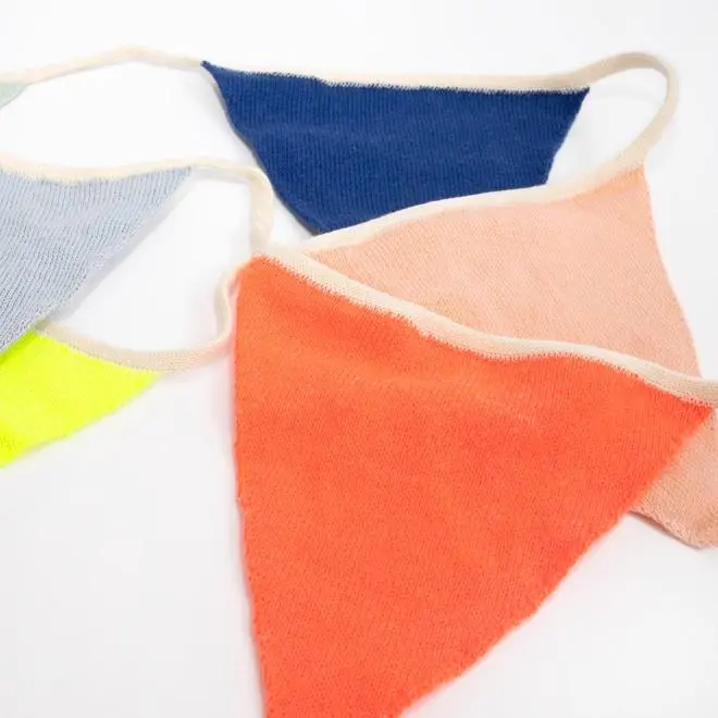 Guirnalda de banderas tejida multicolor