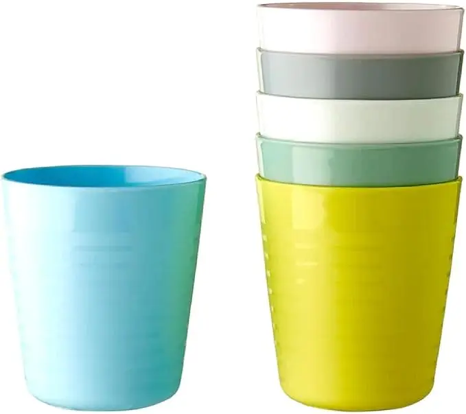 Ikea KALAS Set de 6 Vasos de Plástico para Niños, Multicolor. La vajilla reutilizable perfecta para el día a día y las fiestas infantiles. Irrompibles, apilables y muy coloridos.