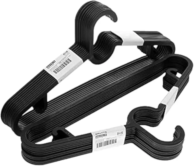 Ikea SPRUTTIG, juego de 20 perchas de plástico ligero en color negro. Colgadores de ropa de 39 cm, diseño versátil y duradero para camisas, pantalones y faldas.