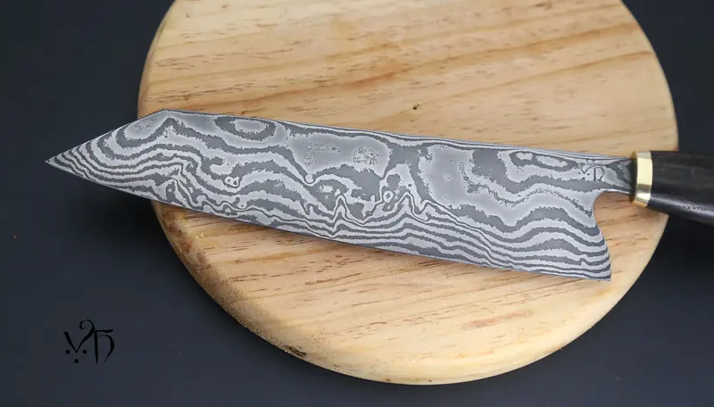 Kiritsuke Damasco 220 mm – Cuchillo de chef japonés forjado a mano en acero al carbono