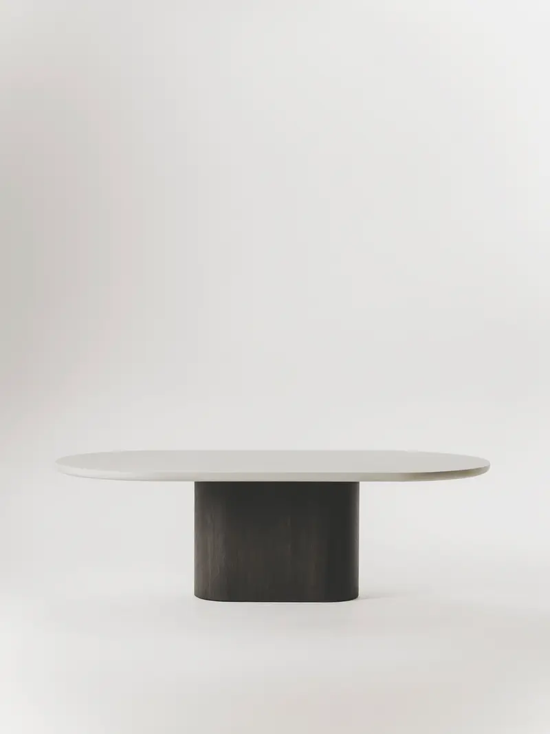 Mesa de comedor Celli ovalada de microcemento