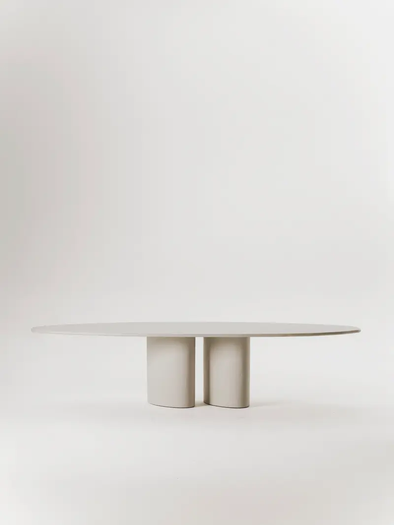 Mesa de comedor Garra ovalada de microcemento