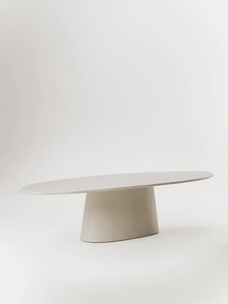 Mesa de comedor Imai ovalada de microcemento