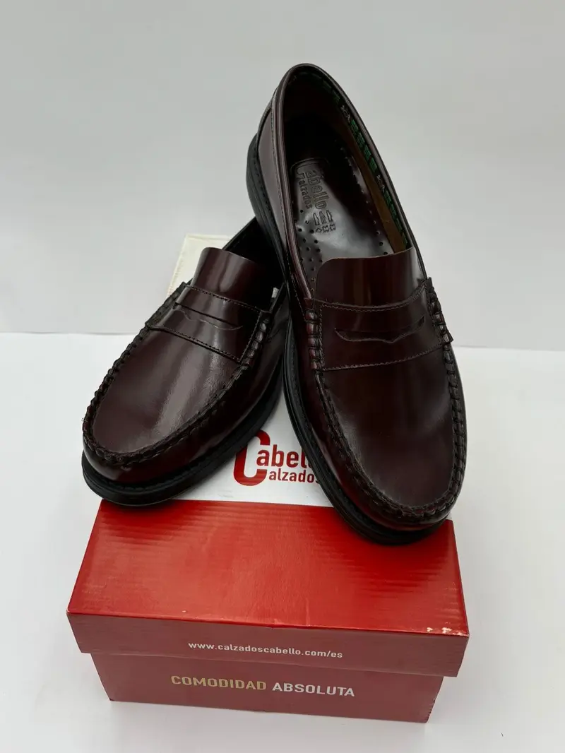 Mocasín con Antifaz. Burdeos