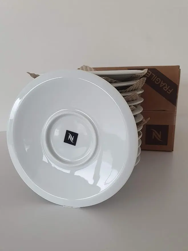 Nespresso Set de 12 Platillos Grandes de Porcelana, Colección Classic. Platillos profesionales para tazas de Cappuccino y Lungo, con el icónico logo de la marca.