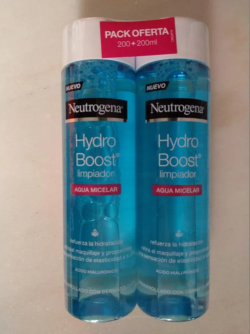Neutrogena Hydro Boost Agua Micelar Limpiadora, Pack Duplo 2x200ml. Limpia, desmaquilla y aporta un extra de hidratación a tu piel en un solo gesto, incluso en pieles sensibles.