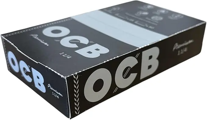 OCB Premium 1 1/4, Pack de 25 Librillos de Papel de Fumar. El papel de liar negro más icónico en un formato práctico, con 50 hojas ultrafinas por librillo para una combustión lenta.
