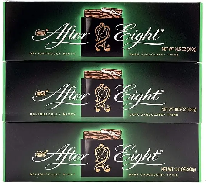 Pack Ahorro de 3 Cajas de After Eight, con un total de 900g de finas láminas de chocolate negro y menta, ideal para eventos, para compartir o para tener siempre tu capricho.
