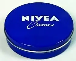 Pack de 2 Latas de NIVEA Creme (2x150ml) fabricada en Alemania. El formato ahorro de la crema hidratante universal para el cuidado de toda la familia.